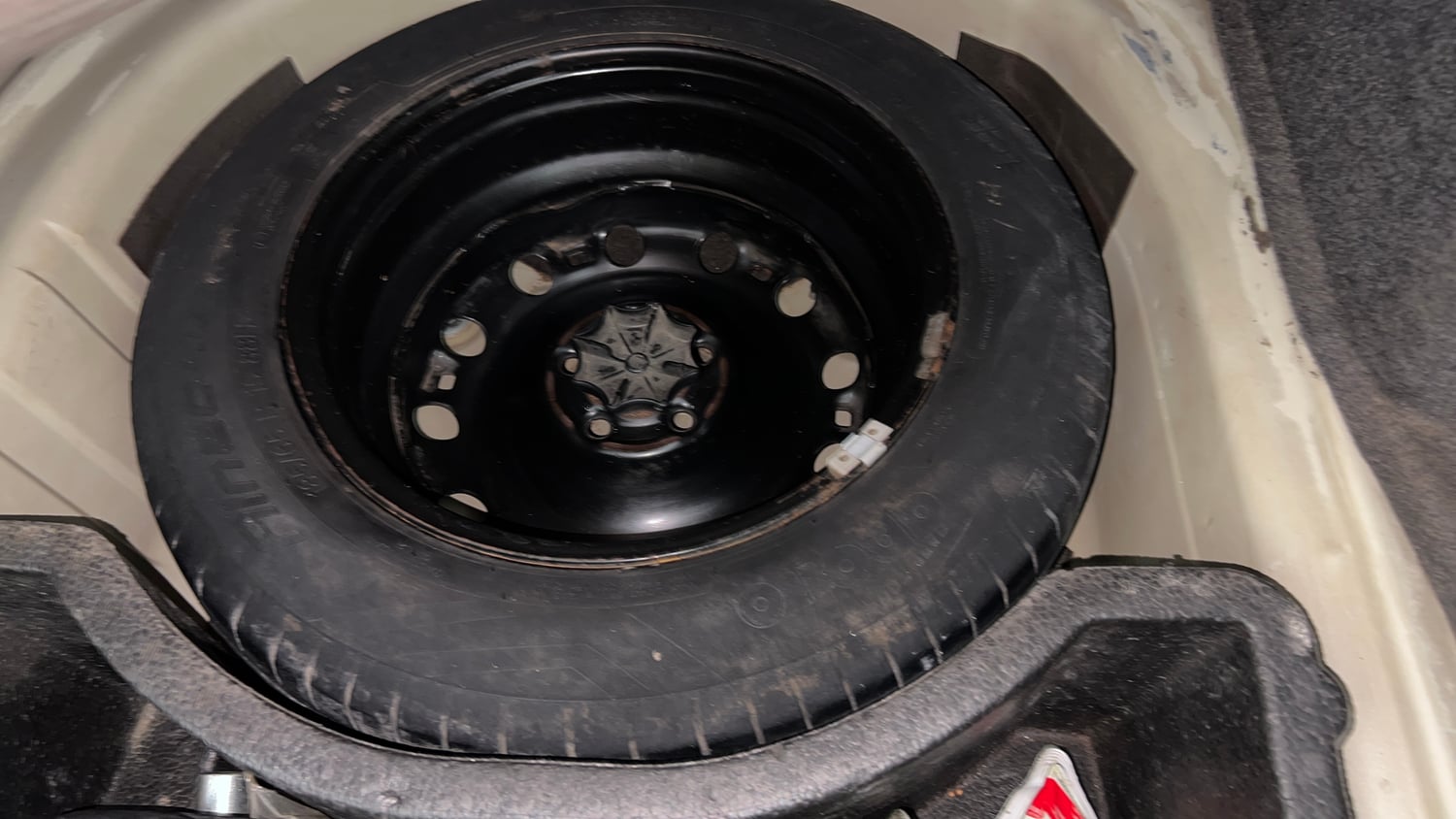 Used 2013 Volkswagen Vento Comfortline Diesel Diesel Manual tyres SPARE TYRE VIEW