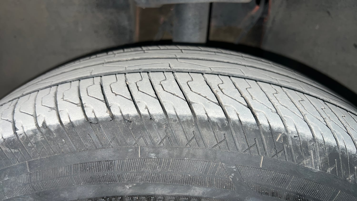 Used 2024 Tata Punch Adventure iCNG Cng Manual tyres LEFT FRONT TYRE TREAD VIEW