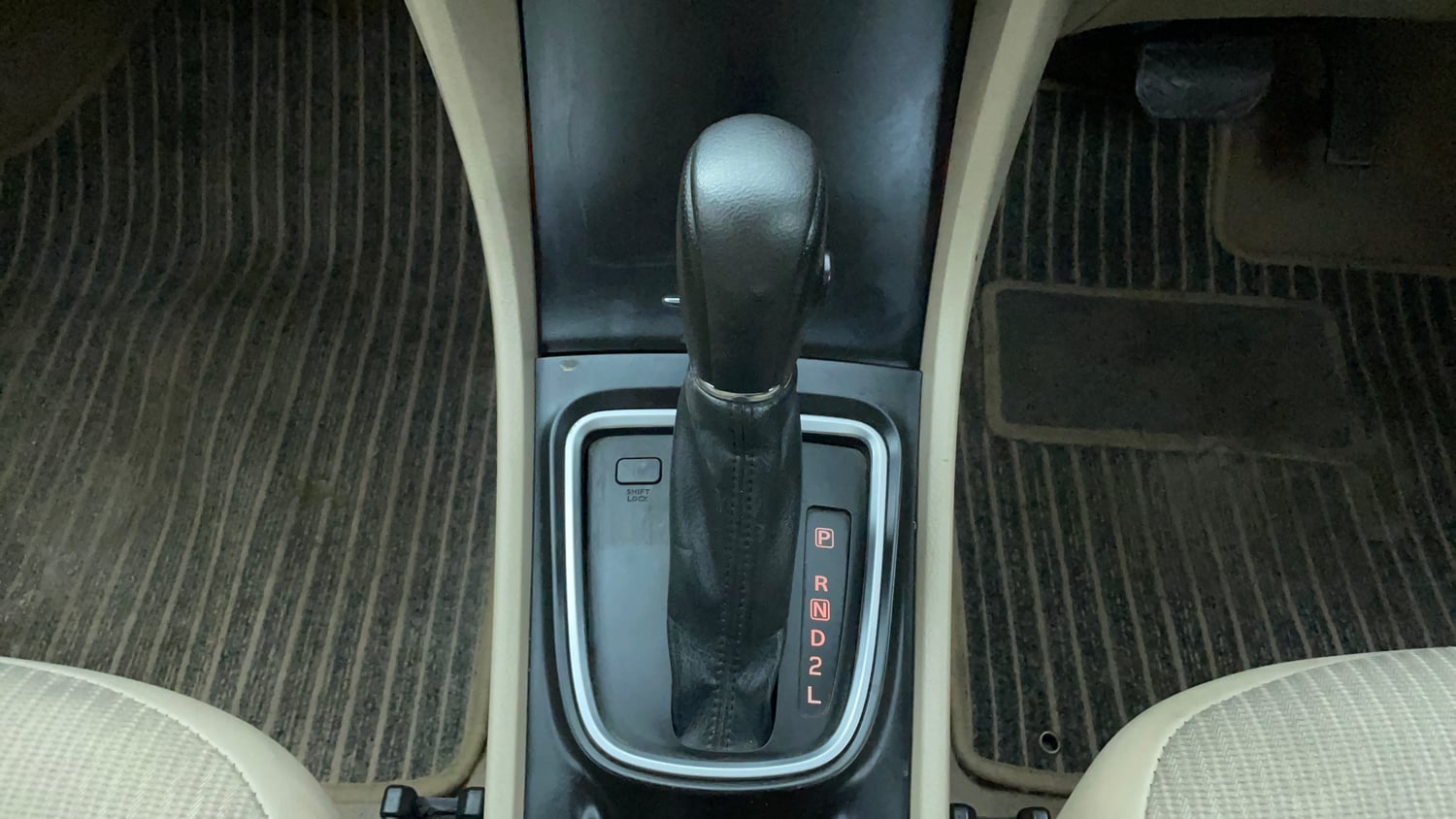 Used 2017 Maruti Suzuki Ciaz Zeta 1.4 AT Petrol Automatic interior GEAR  KNOB VIEW