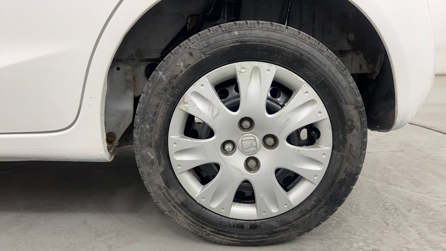 Used 2013 Honda Brio S MT Petrol Manual tyres LEFT REAR TYRE RIM VIEW