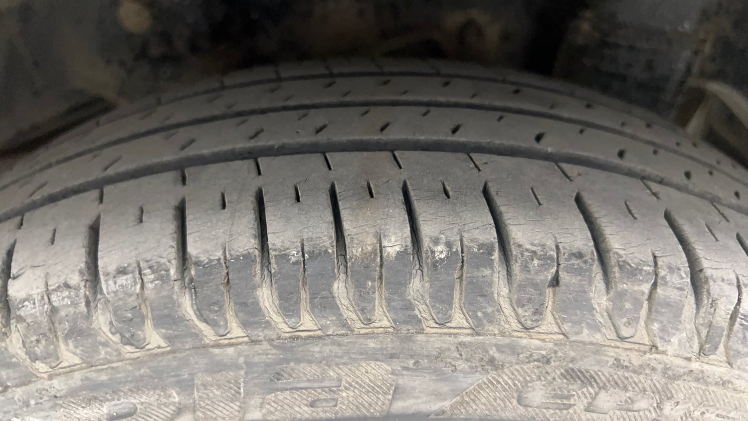 Used 2016 Hyundai Eon Magna + Petrol Manual tyres LEFT REAR TYRE TREAD VIEW