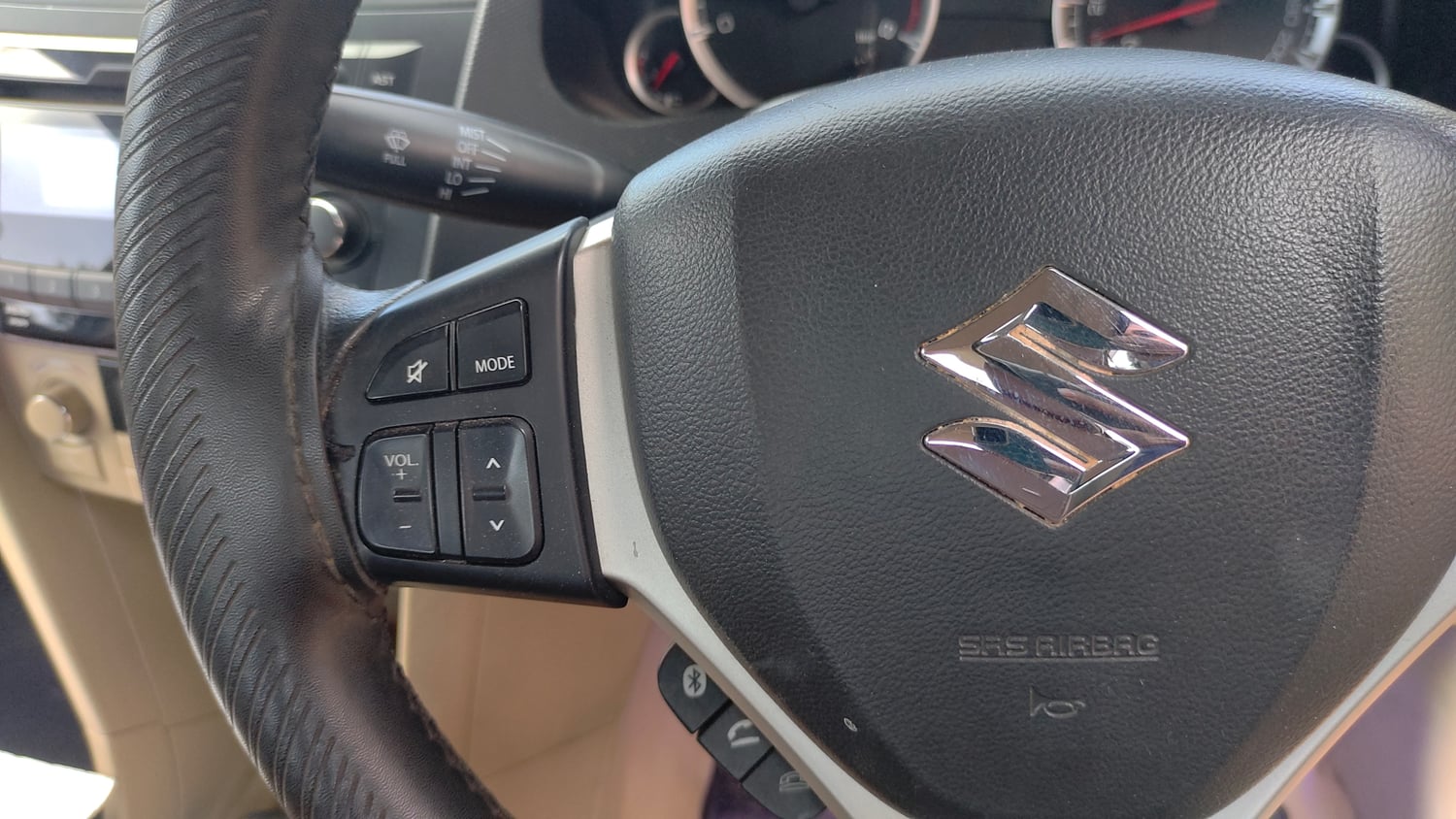 Used 2017 Maruti Suzuki Swift Dzire ZXI Petrol Manual top_features Steering mounted controls