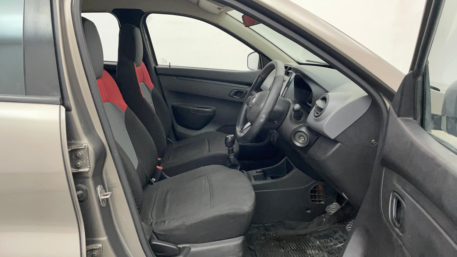 Used 2017 Renault Kwid RXT (O) 1.0 SCE Edition Petrol Manual interior RIGHT SIDE FRONT DOOR CABIN VIEW