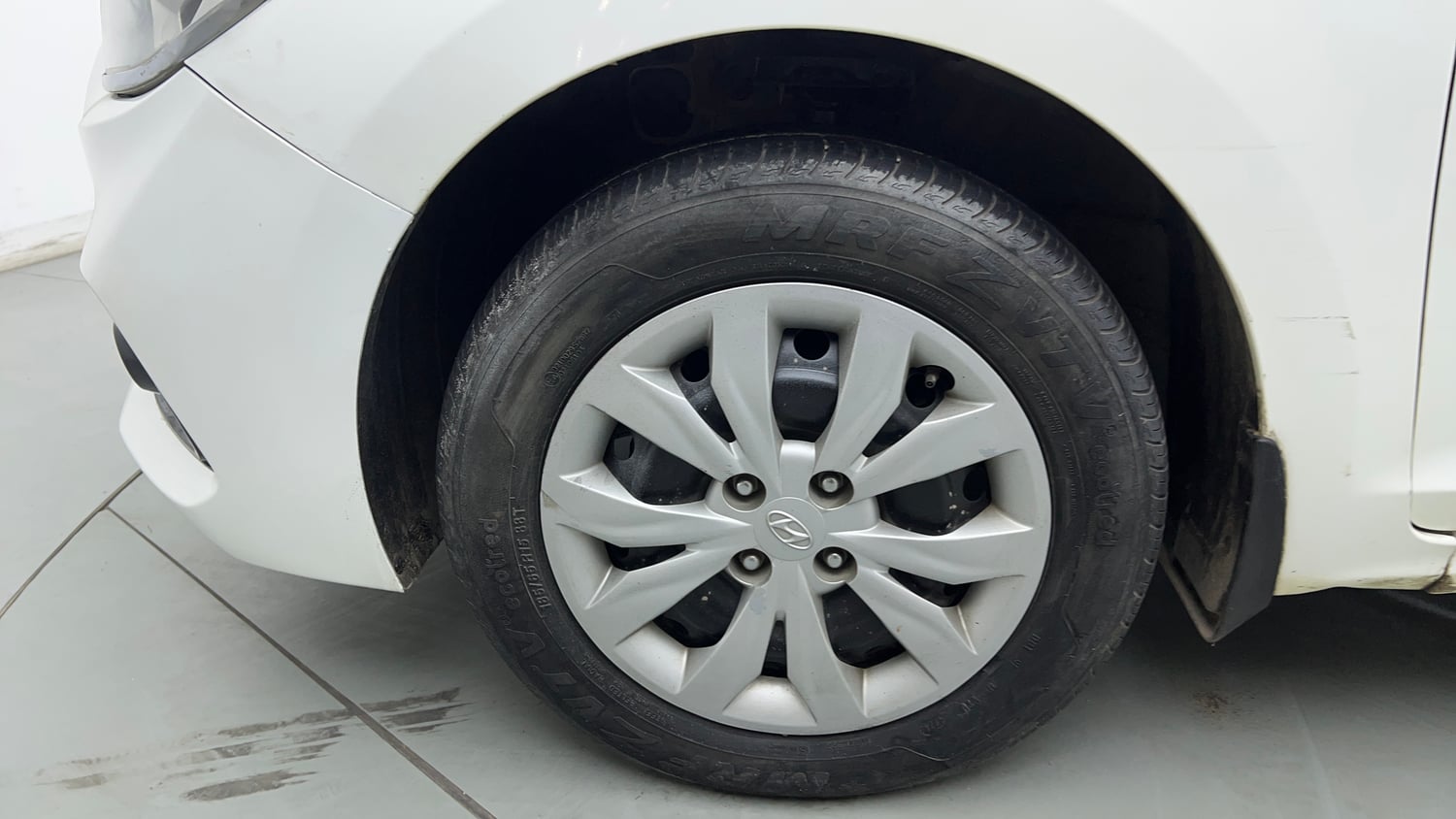 Used 2019 Hyundai Verna 1.4 VTVT EX Petrol+cng(outside fitted) Cng Manual tyres LEFT FRONT TYRE RIM VIEW