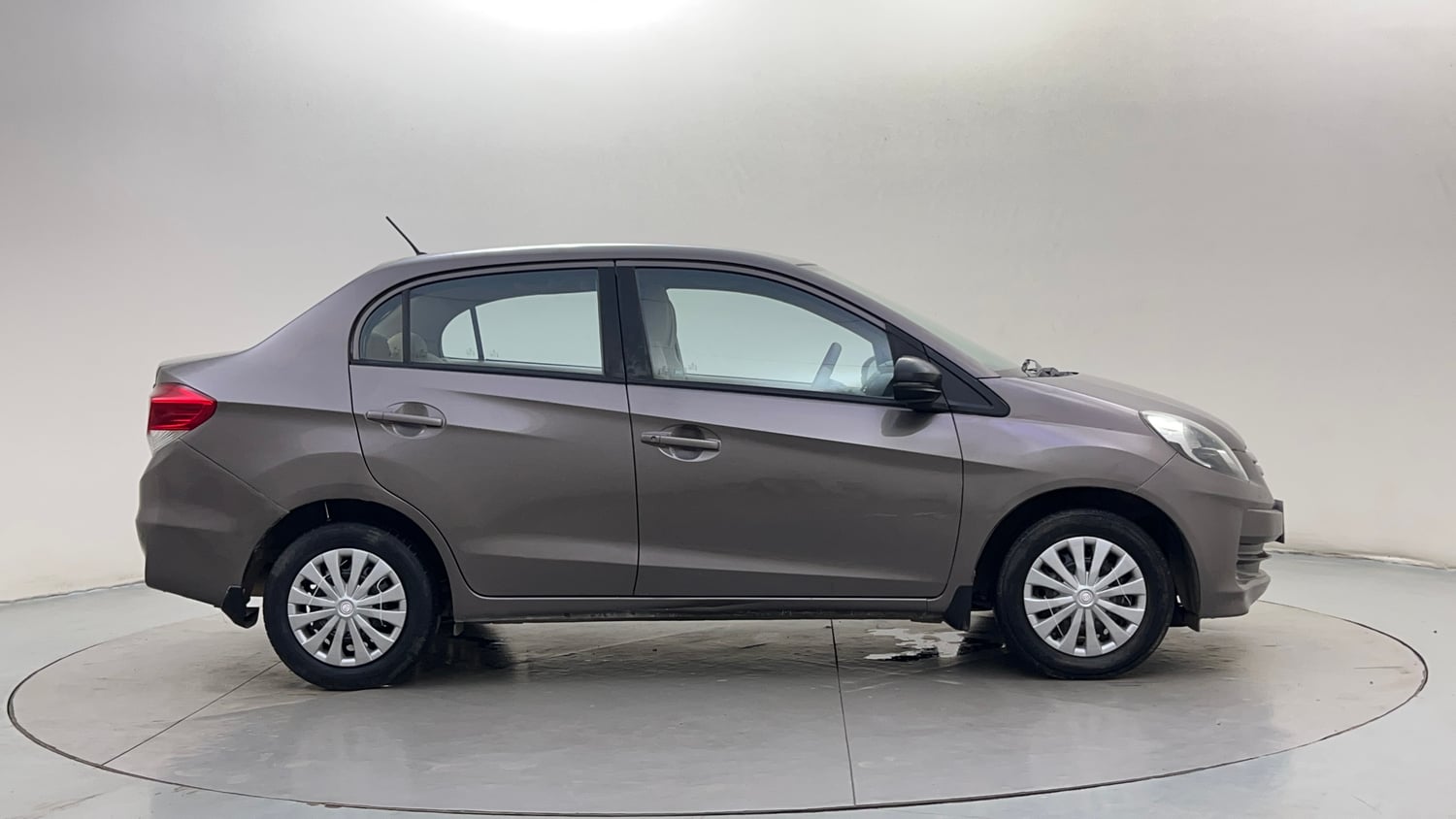 Used 2015 Honda Amaze 1.2 SX i-VTEC Petrol Manual exterior RIGHT SIDE VIEW