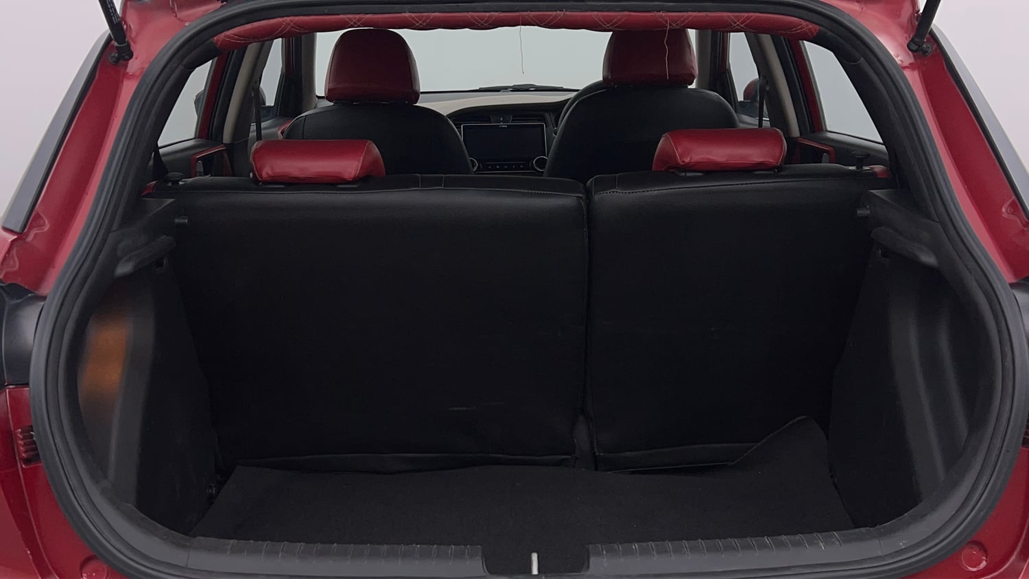 Used 2015 Hyundai Elite i20 Asta 1.4 CRDI Diesel Manual interior DICKY INSIDE VIEW
