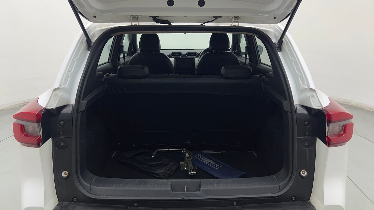 Used 2023 Nissan Magnite XE Petrol Manual interior DICKY INSIDE VIEW