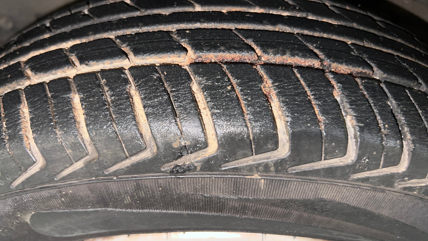 Used 2018 Renault Kwid 1.0 RXT Petrol Manual tyres LEFT FRONT TYRE TREAD VIEW