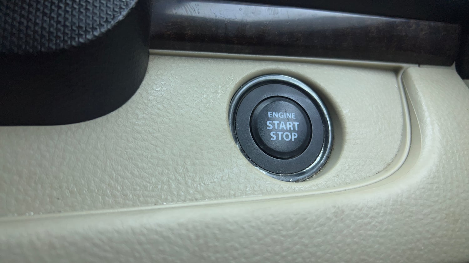 Used 2016 Maruti Suzuki Swift Dzire ZXI Petrol Manual top_features Keyless start