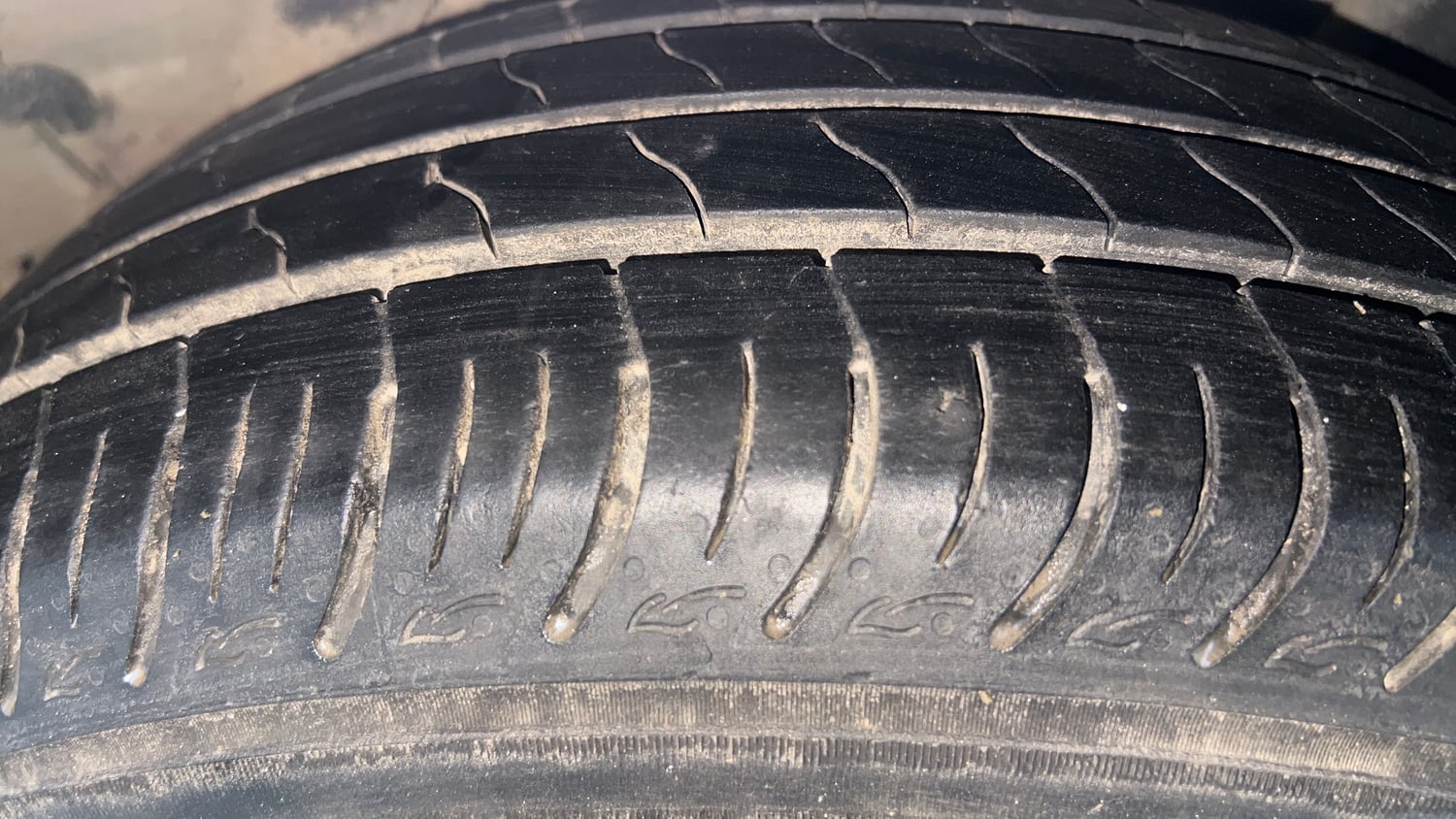 Used 2019 Hyundai Verna 1.4 VTVT EX Petrol+cng(outside fitted) Cng Manual tyres LEFT REAR TYRE TREAD VIEW