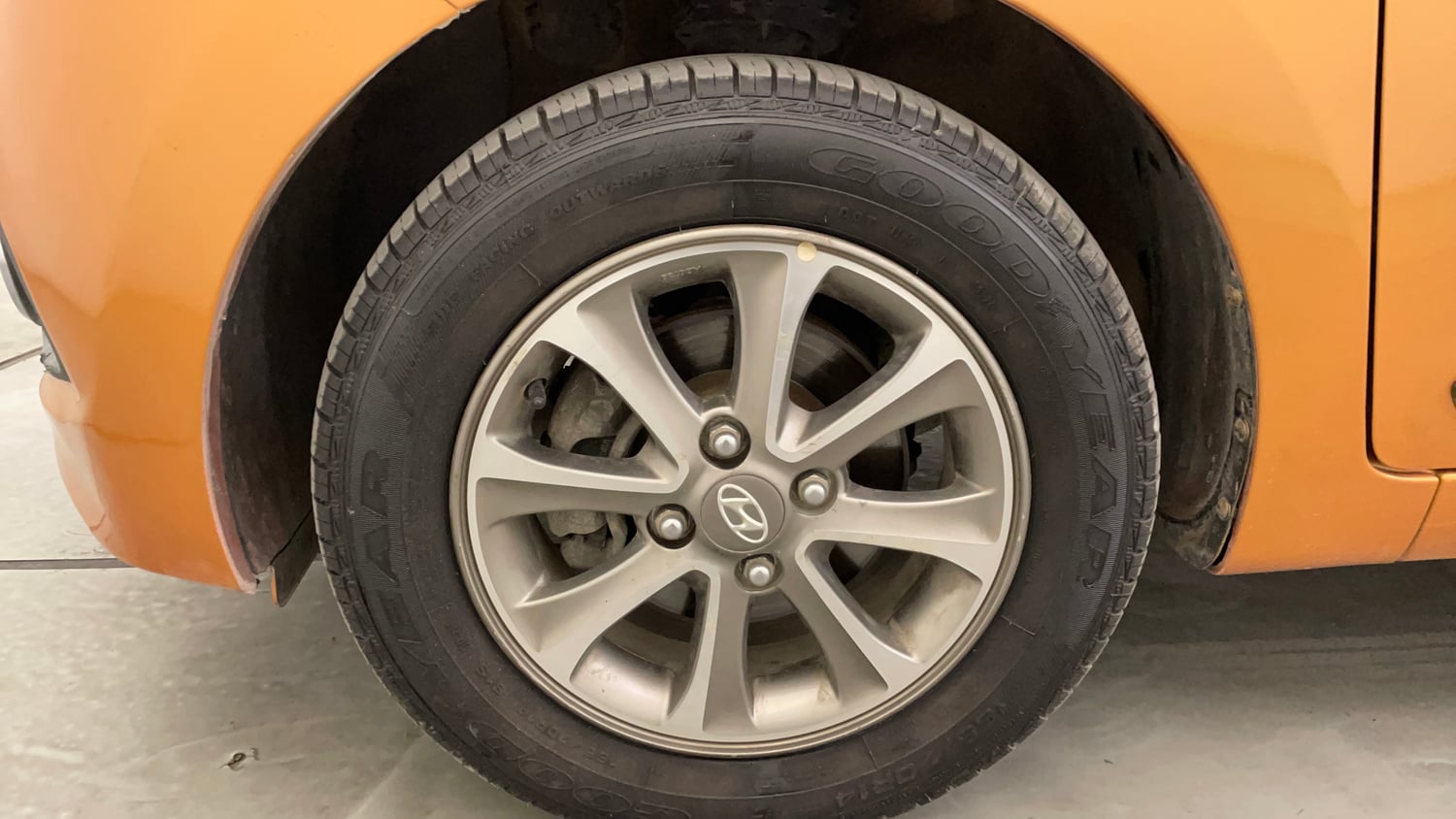 Used 2014 Hyundai Grand i10 Asta 1.2 Kappa VTVT Petrol Manual tyres LEFT FRONT TYRE RIM VIEW