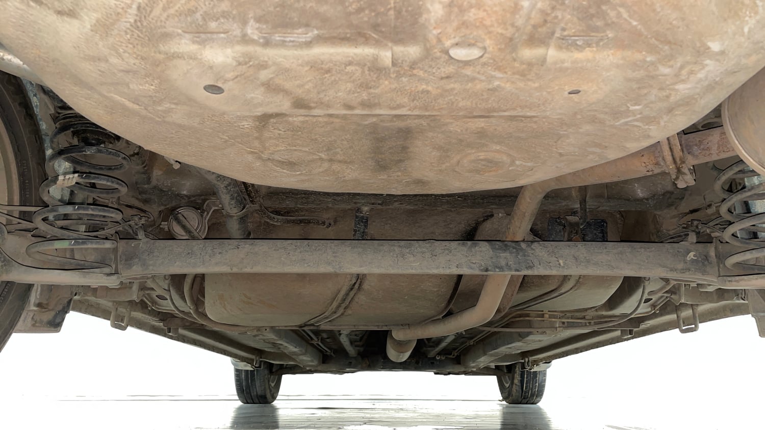 Used 2017 Maruti Suzuki Ciaz Zeta 1.4 AT Petrol Automatic extra REAR UNDERBODY VIEW (TAKEN FROM REAR)