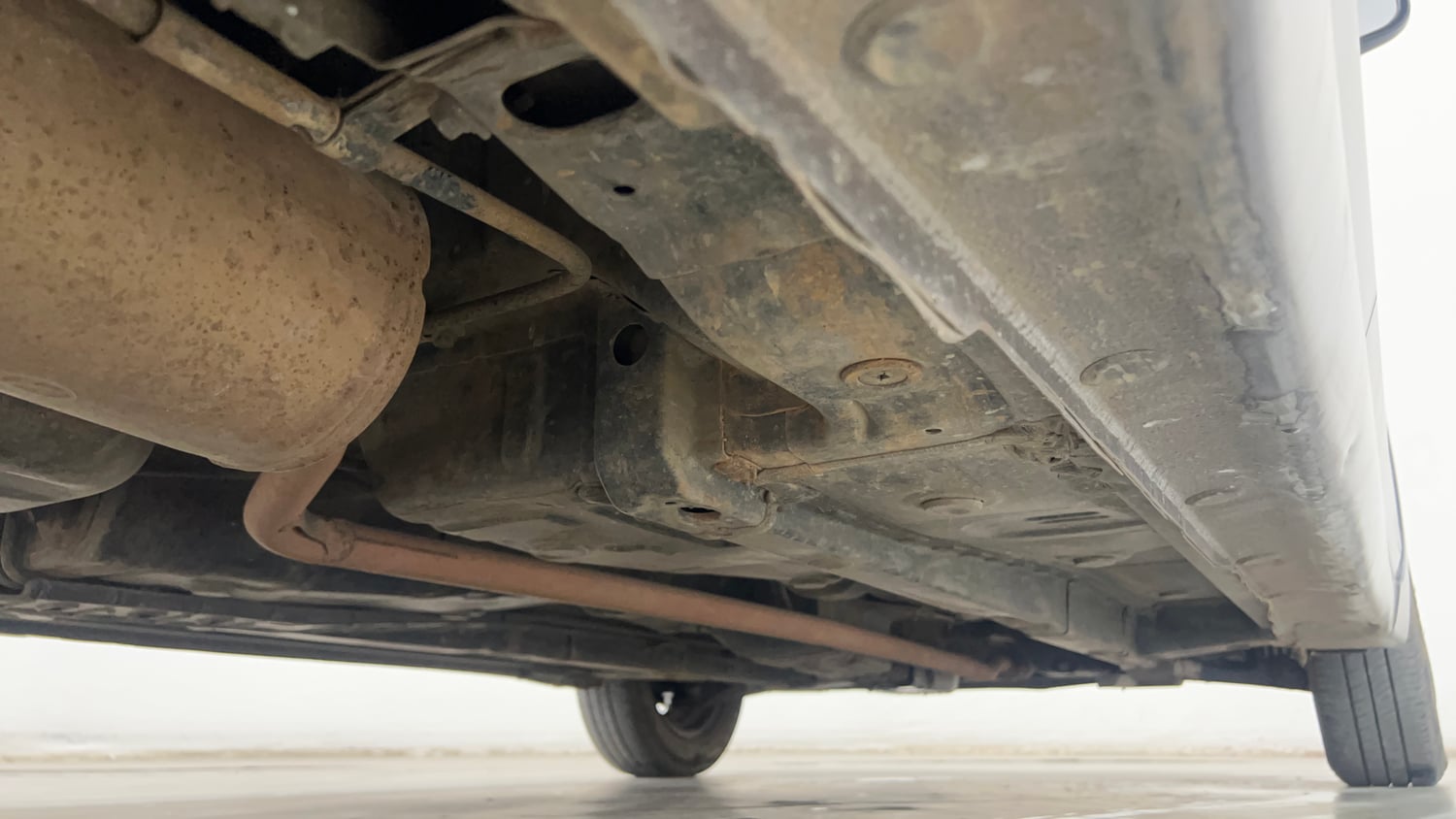 Used 2016 Hyundai Eon Magna + Petrol Manual extra REAR RIGHT UNDERBODY VIEW