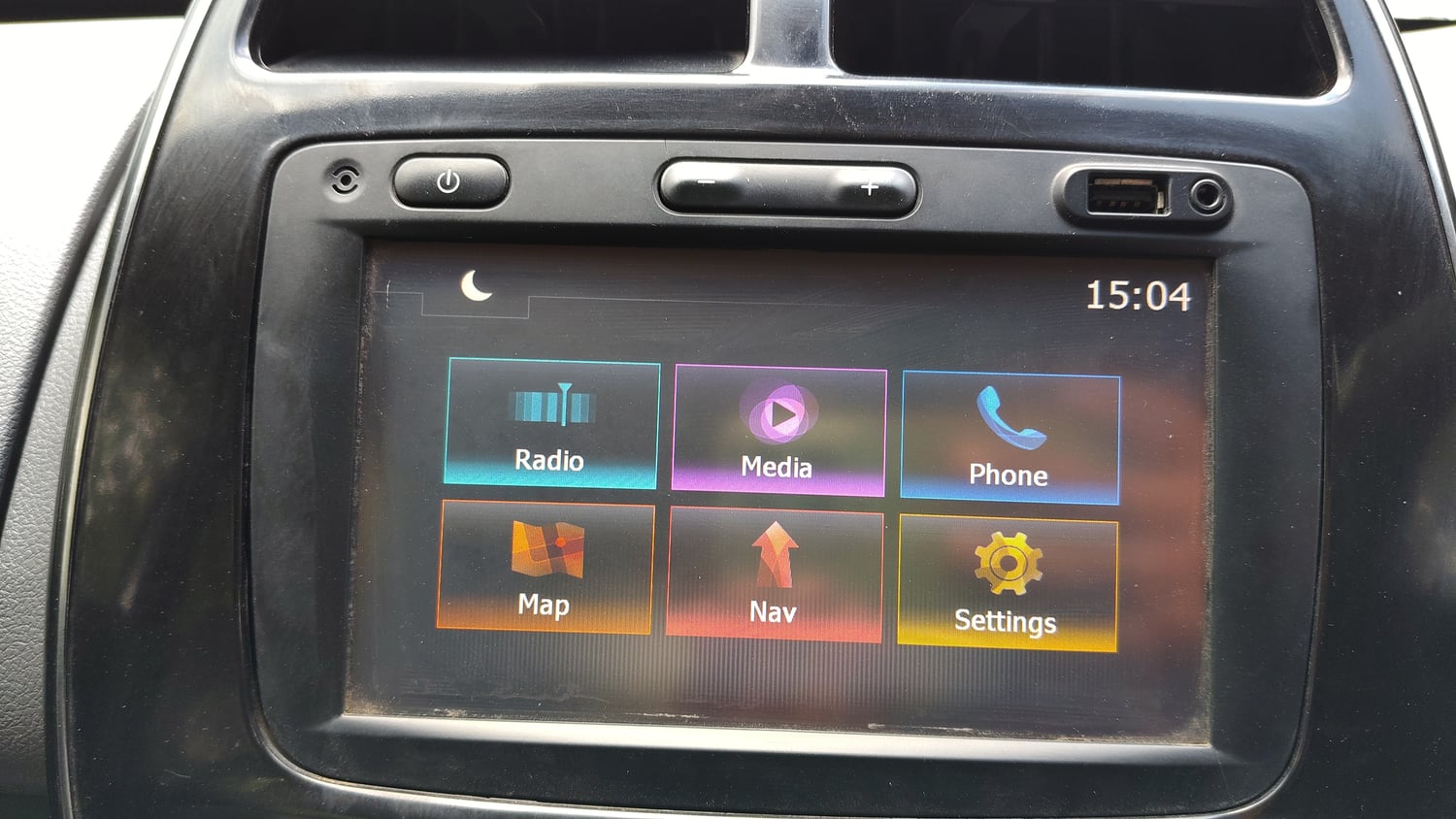 Used 2018 Renault Kwid 1.0 RXT Petrol Manual top_features Integrated (in-dash) music system