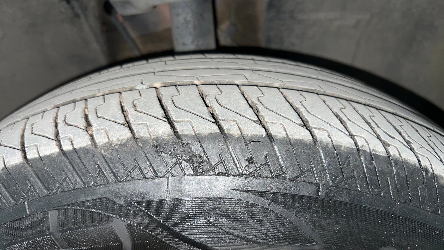 Used 2024 Tata Punch Adventure iCNG Cng Manual tyres RIGHT FRONT TYRE TREAD VIEW