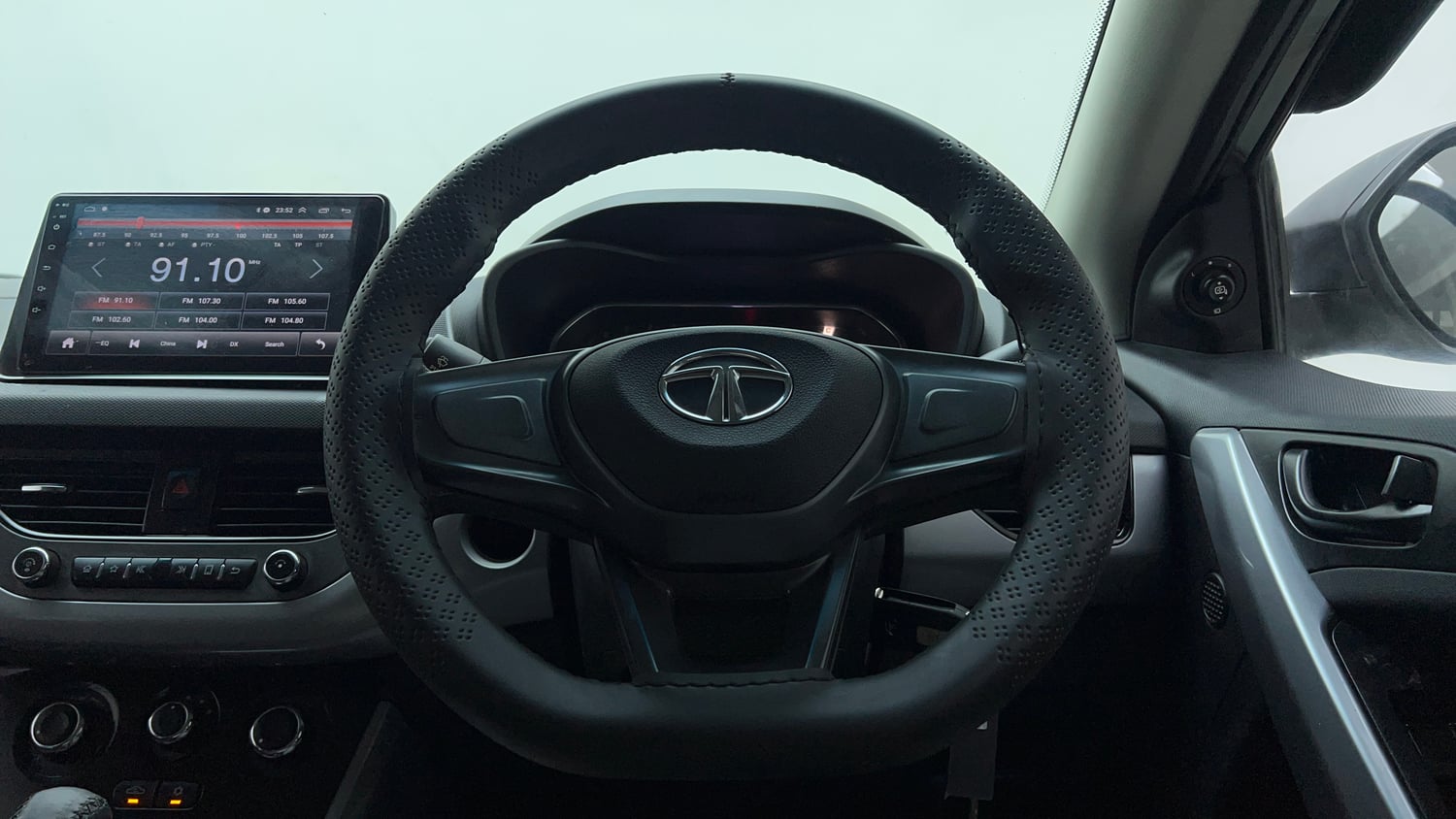 Used 2020 Tata Nexon XMA Petrol Automatic interior STEERING VIEW