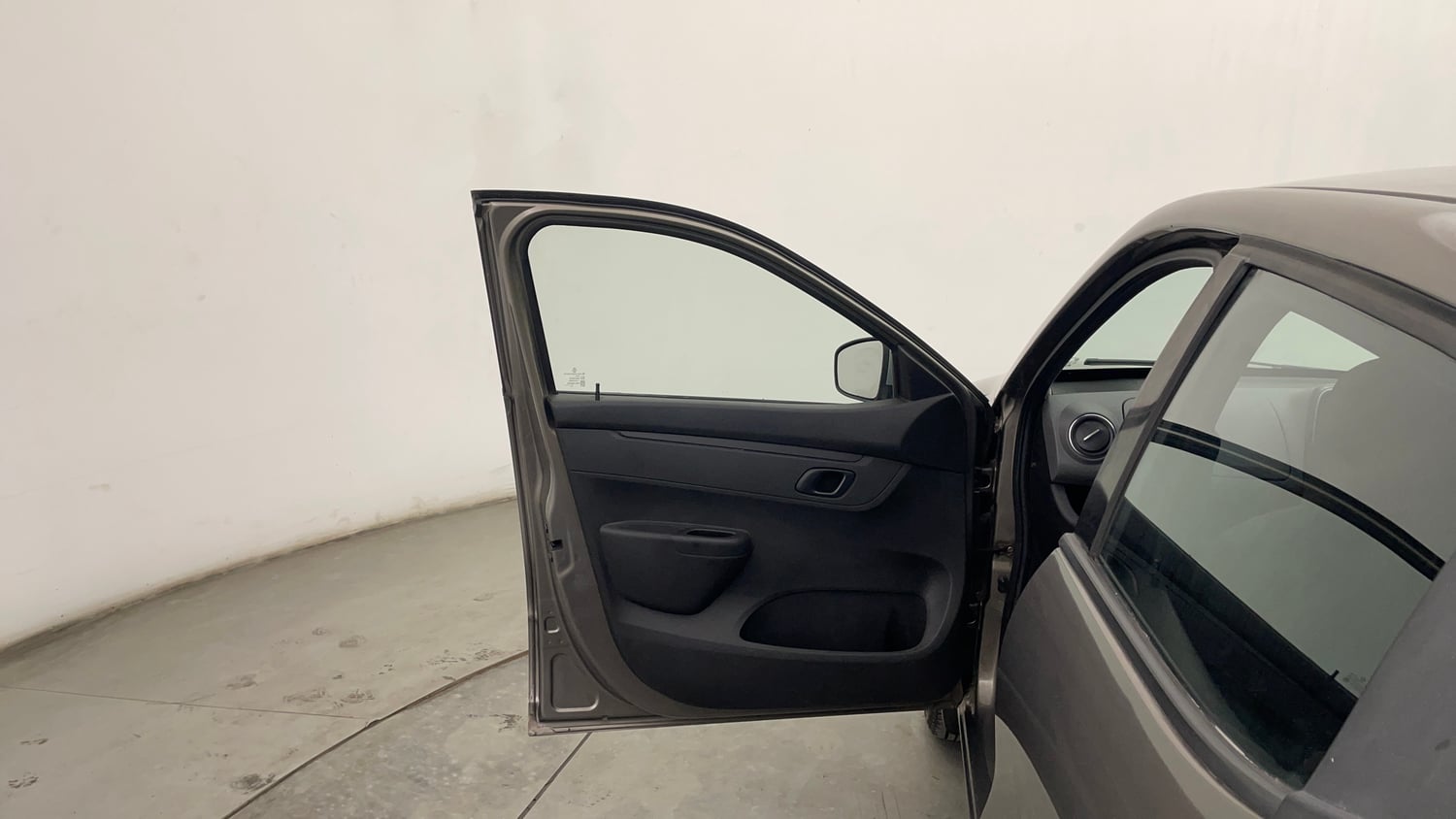 Used 2017 Renault Kwid RXT (O) 1.0 SCE Edition Petrol Manual interior LEFT FRONT DOOR OPEN VIEW