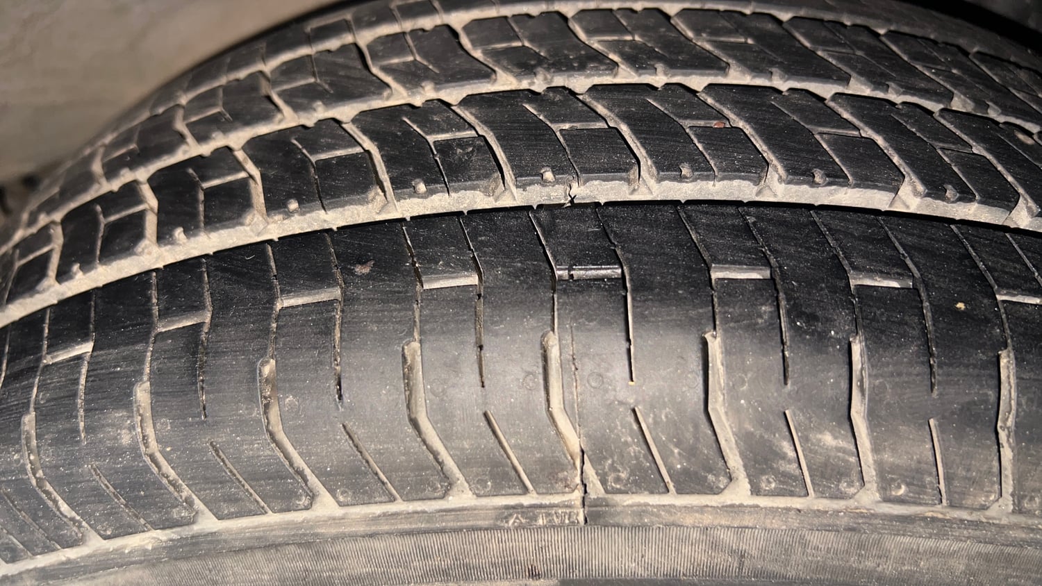 Used 2015 Hyundai Elite i20 Magna 1.2 Petrol Manual tyres LEFT REAR TYRE TREAD VIEW