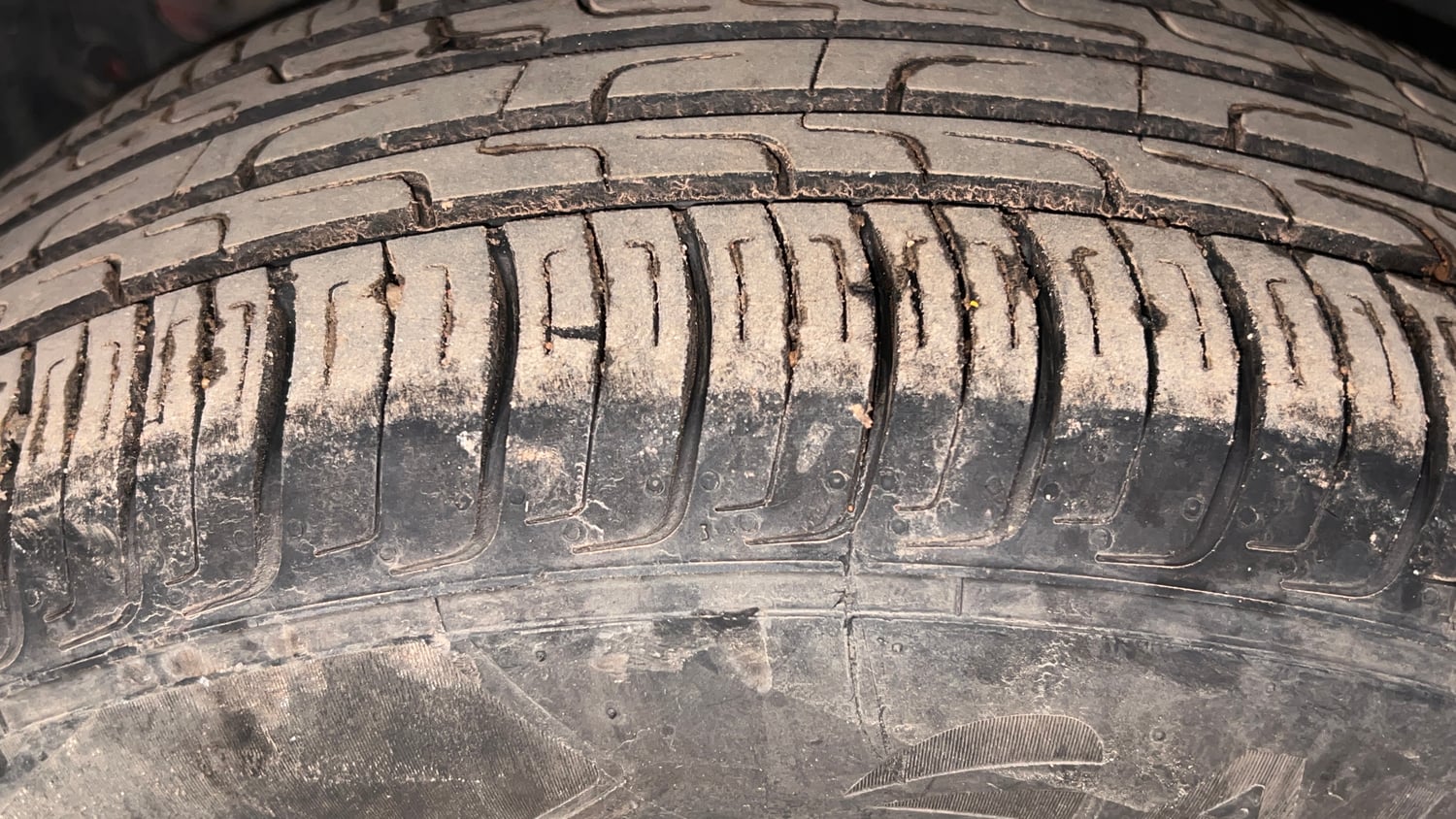 Used 2019 maruti-suzuki Vitara Brezza ZDi Plus AGS Diesel Automatic tyres LEFT FRONT TYRE TREAD VIEW
