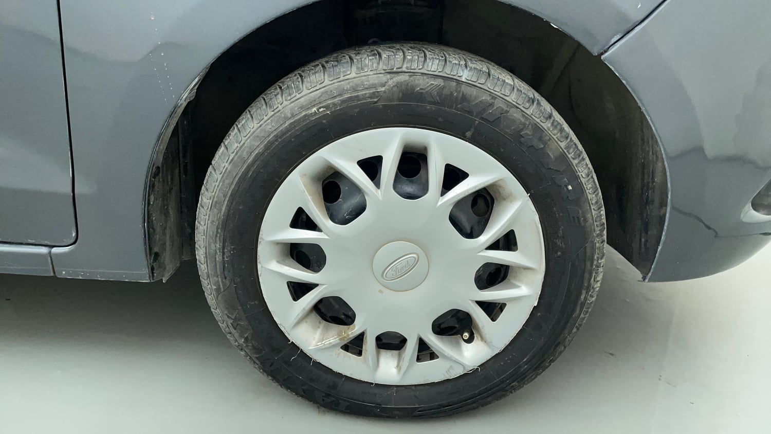 Used 2016 Ford Figo Trend 1.2 Ti-VCT Petrol Manual tyres RIGHT FRONT TYRE RIM VIEW