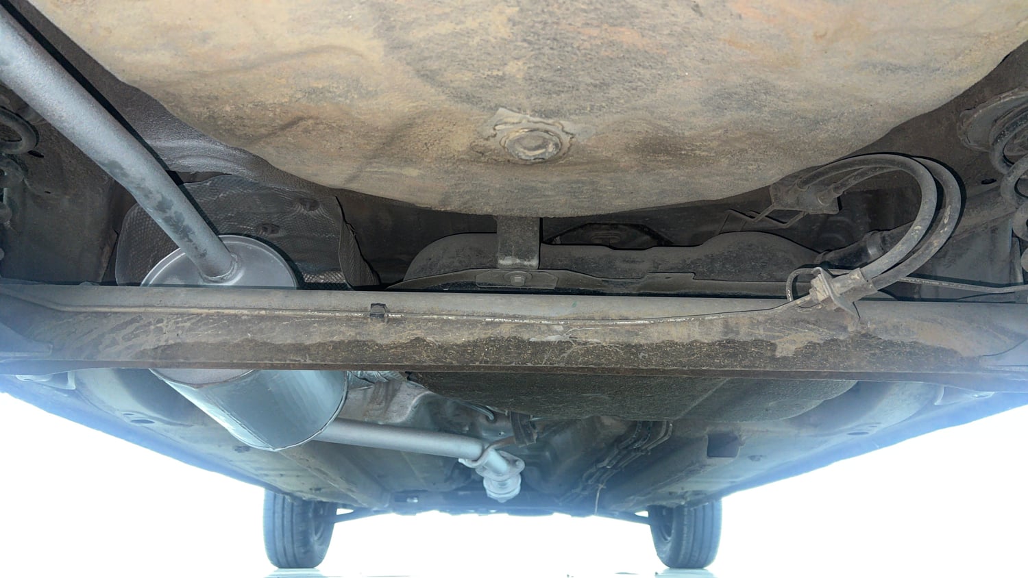 Used 2016 Renault Kwid RXT Petrol Manual extra REAR UNDERBODY VIEW (TAKEN FROM REAR)