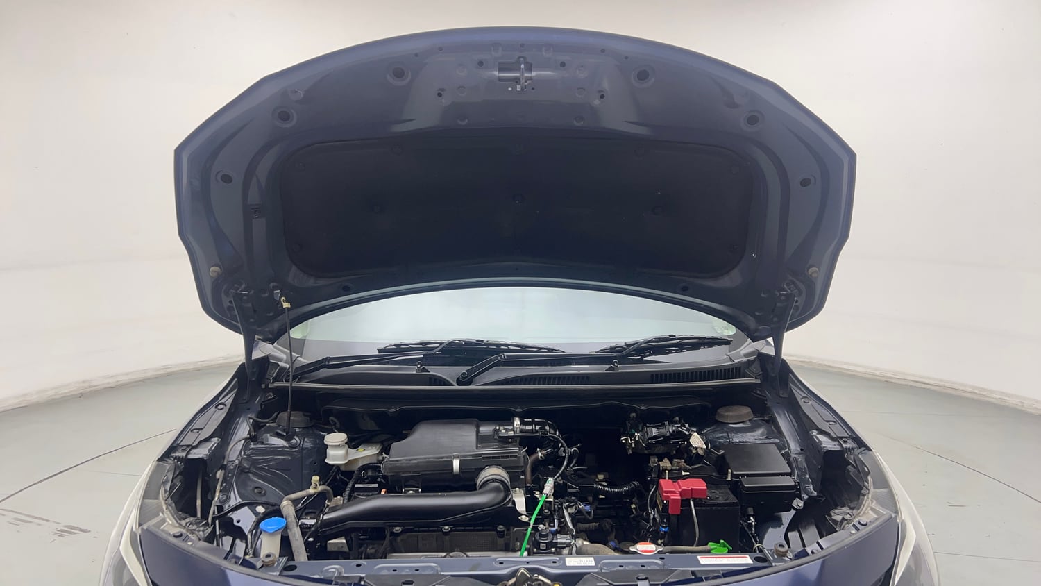 Used 2022 Maruti Suzuki Baleno Zeta MT Petrol Manual engine ENGINE & BONNET OPEN FRONT VIEW