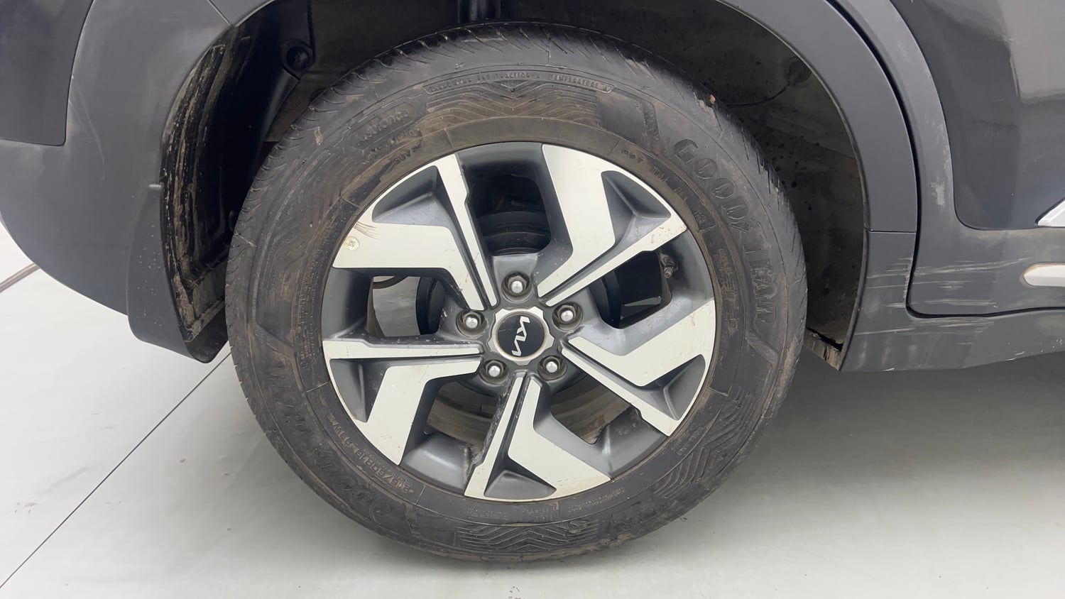 Used 2022 Kia Sonet HTX Plus 1.5 Diesel Manual tyres RIGHT REAR TYRE RIM VIEW