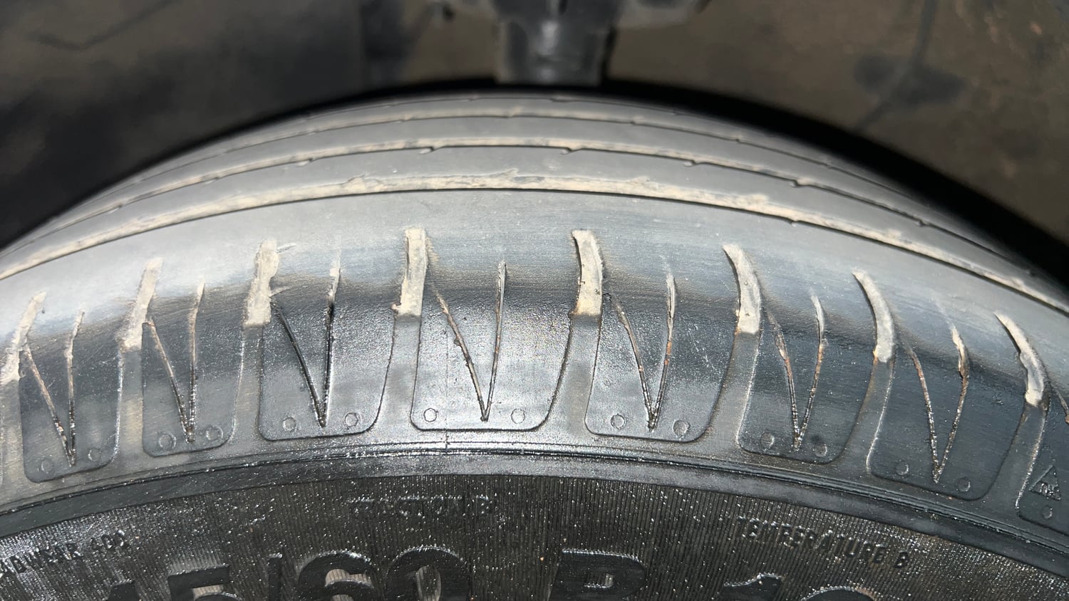 Used 2020 Kia Sonet HTX 1.0 iMT Petrol Manual tyres LEFT FRONT TYRE TREAD VIEW