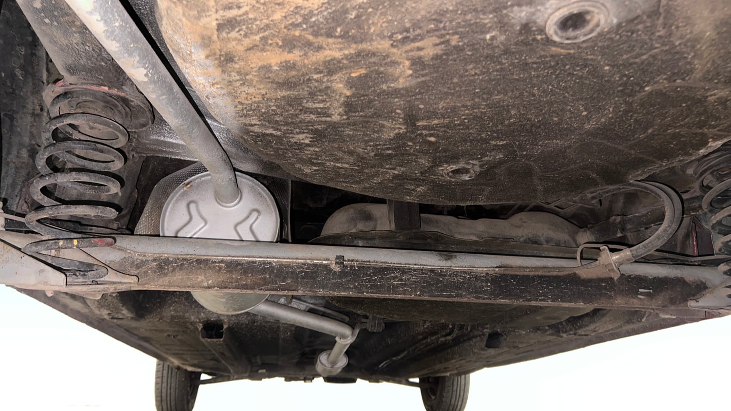 Used 2018 Renault Kwid 1.0 RXT Petrol Manual extra REAR UNDERBODY VIEW (TAKEN FROM REAR)