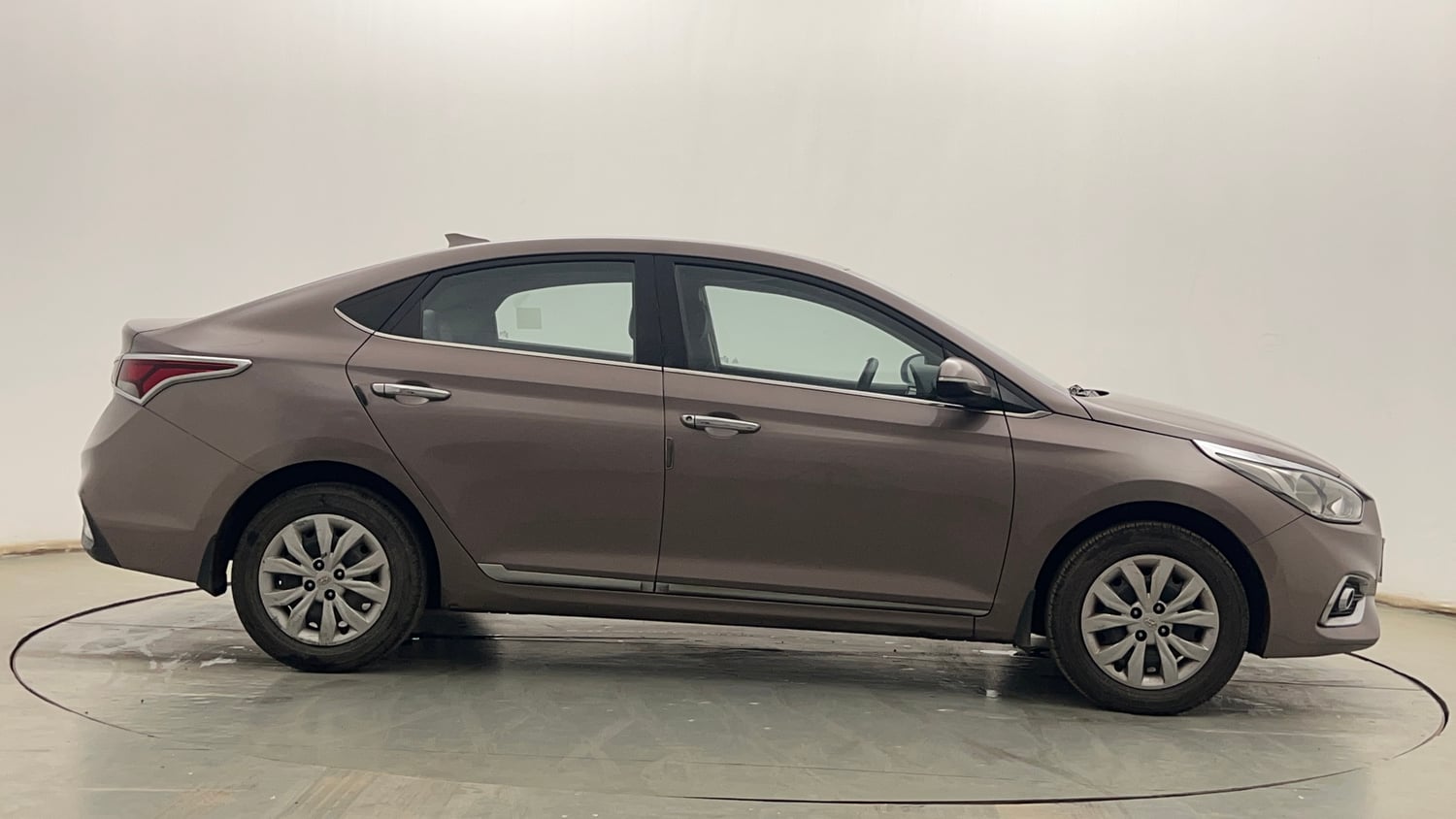 Used 2018 Hyundai Verna EX 1.4 VTVT Petrol Manual exterior RIGHT SIDE VIEW