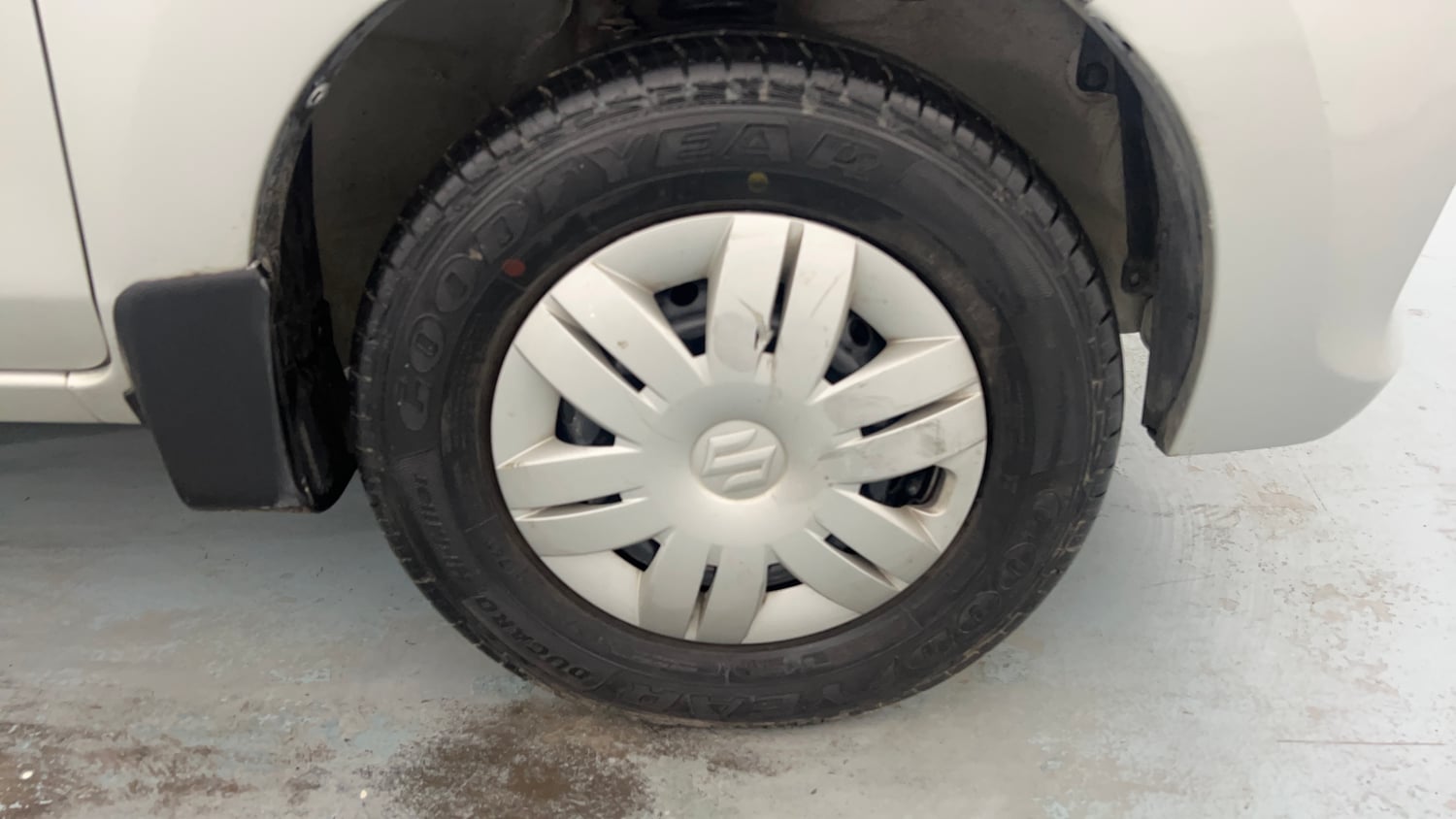 Used 2018 Maruti Suzuki Alto 800 VXi Petrol Manual tyres RIGHT FRONT TYRE RIM VIEW