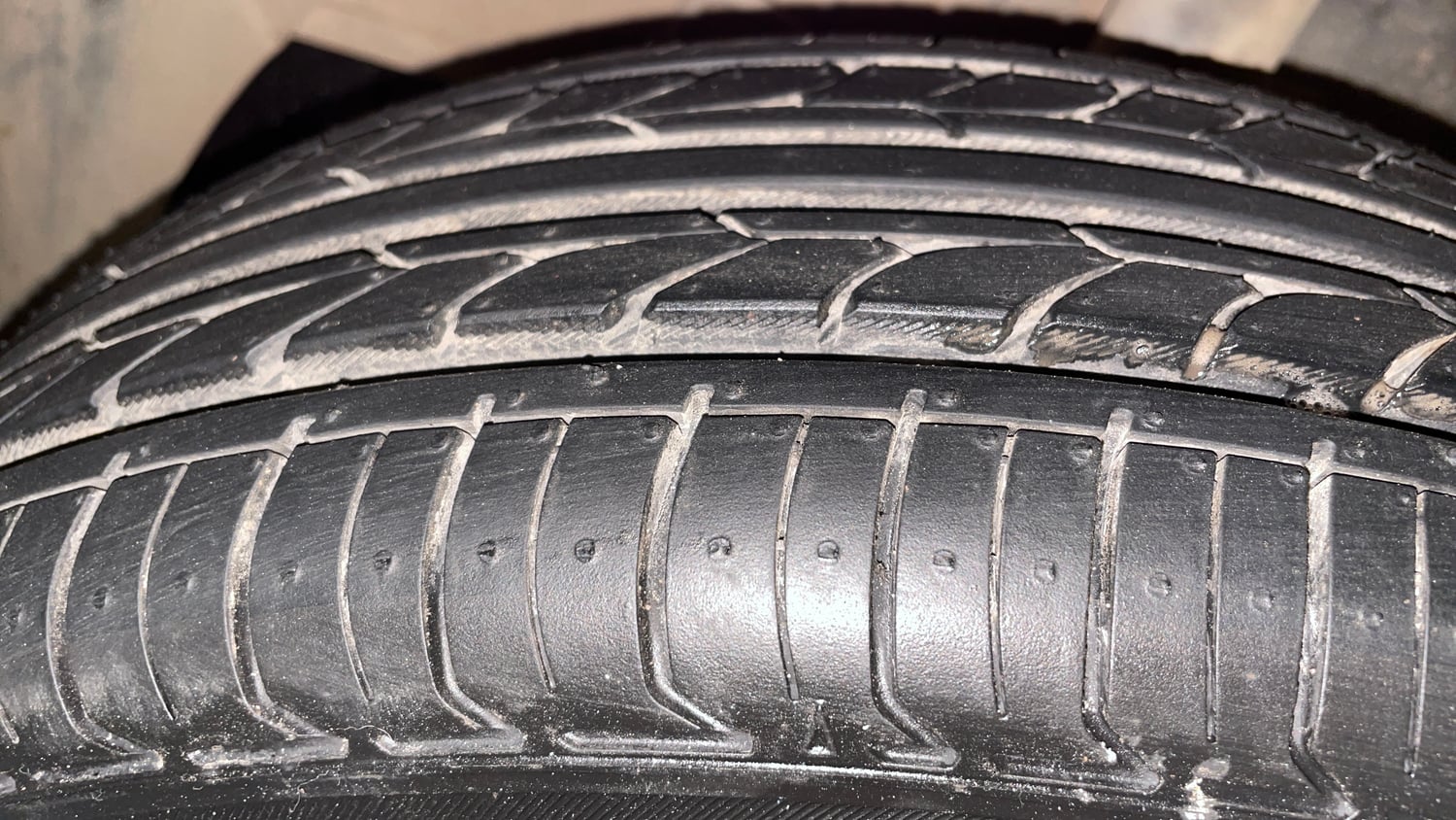Used 2016 Hyundai Grand i10 Asta AT 1.2 Kappa VTVT Petrol Automatic tyres LEFT FRONT TYRE TREAD VIEW