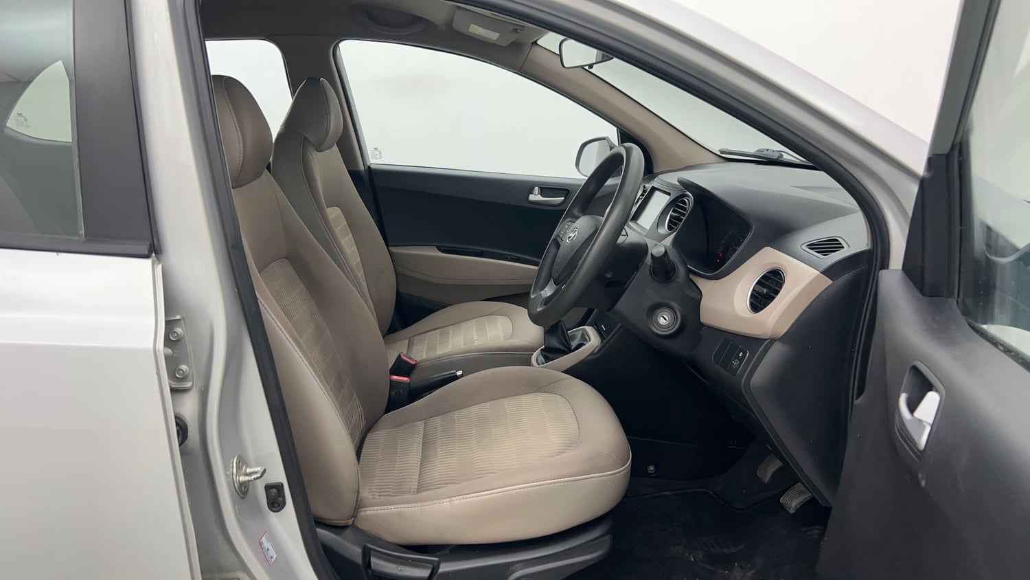 Used 2018 Hyundai Xcent SX Petrol Manual interior RIGHT SIDE FRONT DOOR CABIN VIEW
