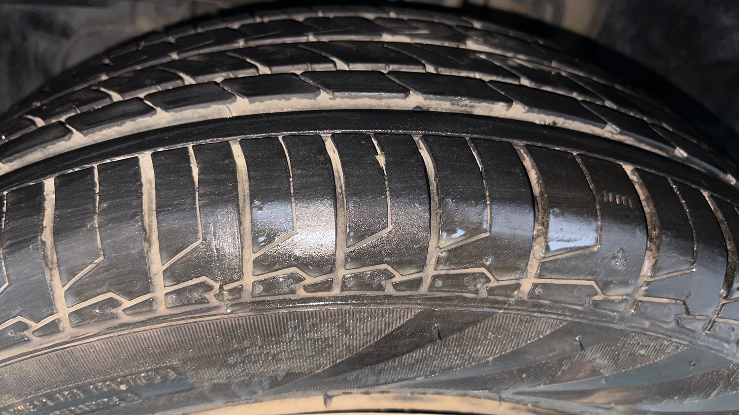 Used 2020 Tata Nexon XMA Petrol Automatic tyres LEFT FRONT TYRE TREAD VIEW