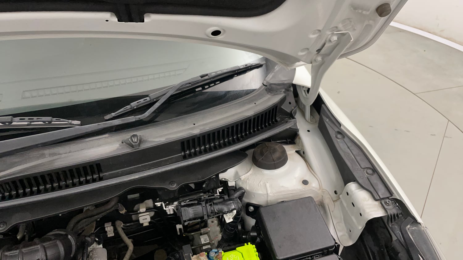 Used 2023 Toyota Glanza V Petrol Manual engine ENGINE LEFT SIDE HINGE & APRON VIEW