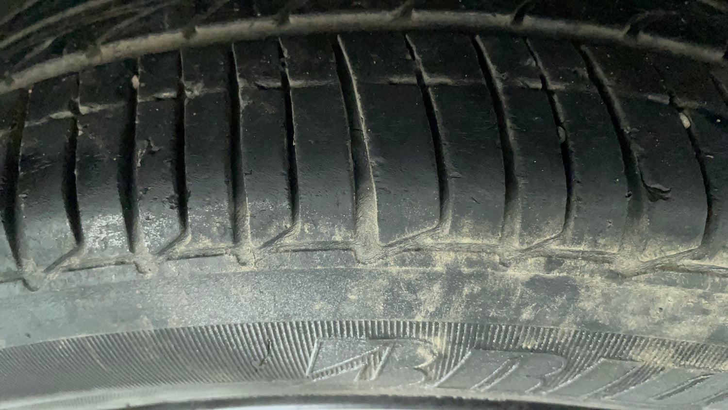 Used 2021 Tata Tiago XZA Plus Petrol Automatic tyres RIGHT FRONT TYRE TREAD VIEW