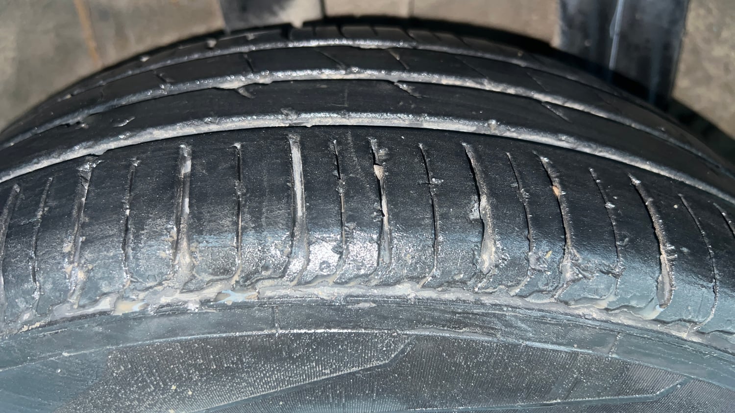 Used 2022 Renault Triber RXZ Petrol Manual tyres RIGHT REAR TYRE TREAD VIEW