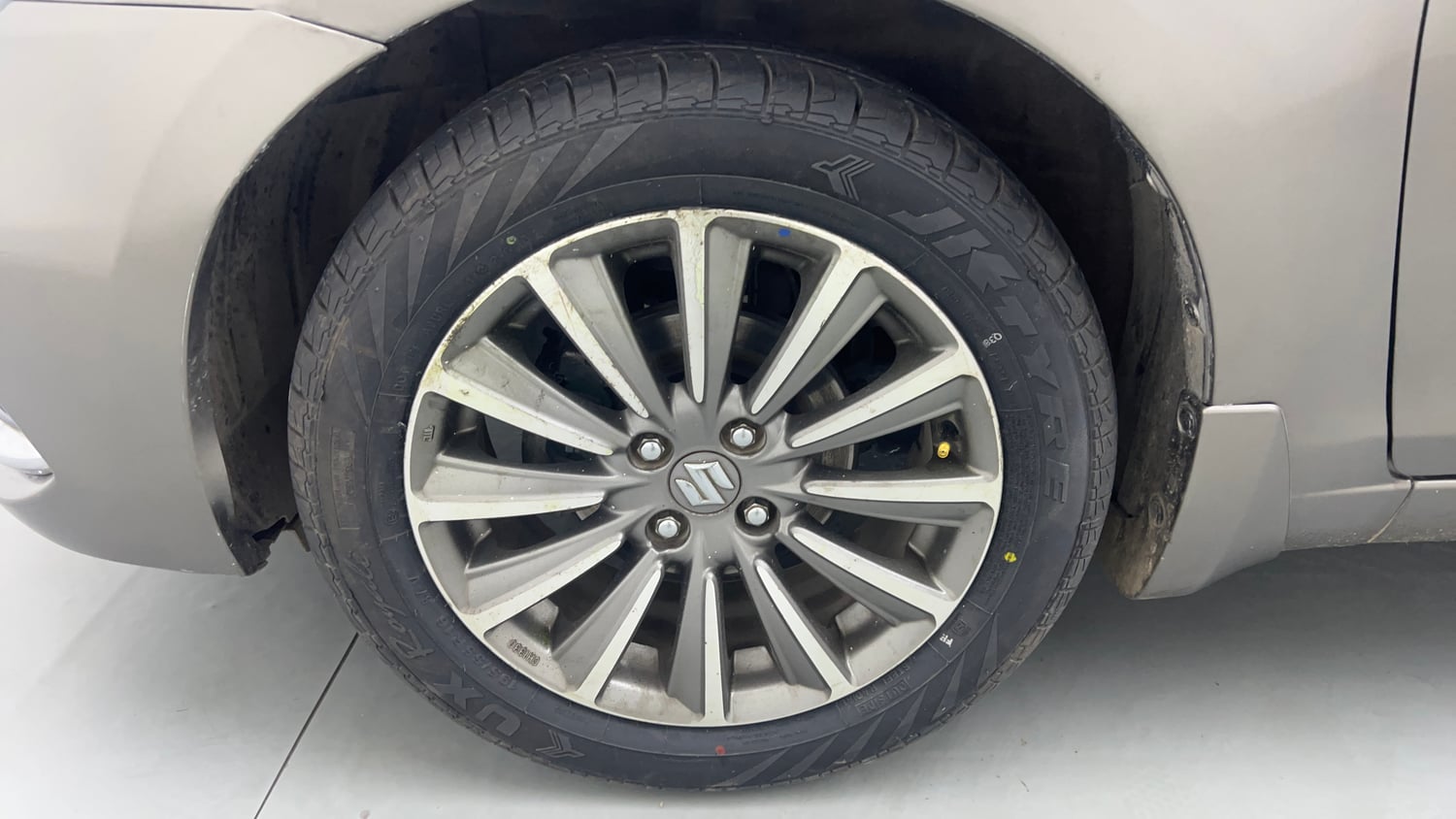 Used 2022 Maruti Suzuki Ciaz Alpha 1.5 Petrol Manual tyres LEFT FRONT TYRE RIM VIEW