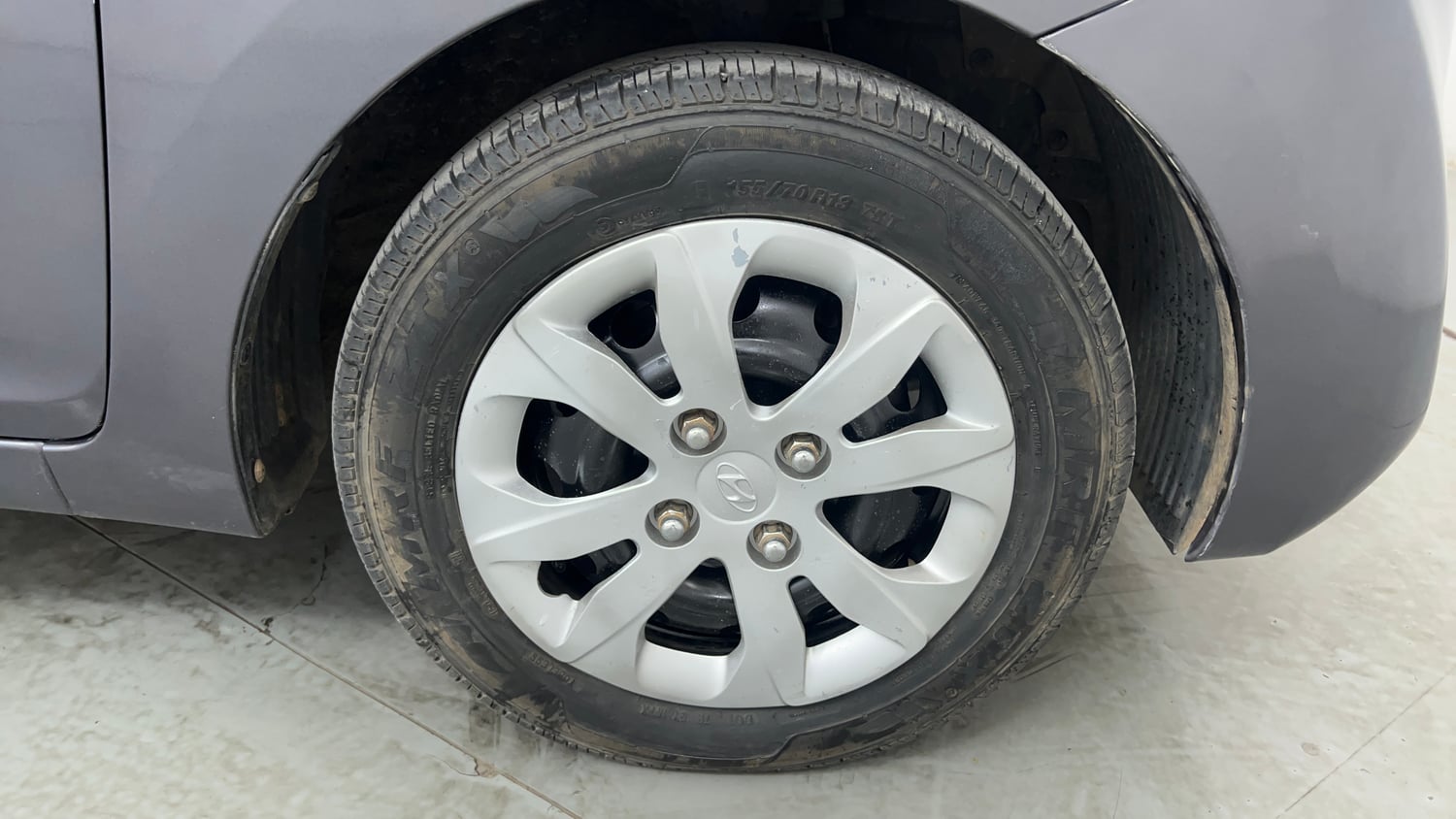 Used 2016 Hyundai Eon Magna + Petrol Manual tyres RIGHT FRONT TYRE RIM VIEW