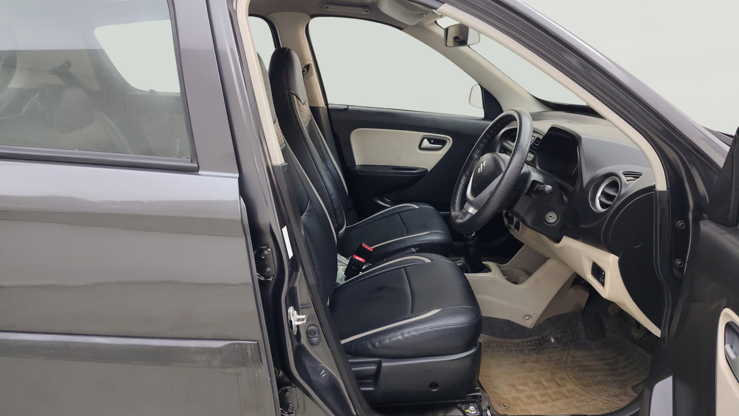 Used 2020 Maruti Suzuki Alto 800 LXi Petrol Manual interior RIGHT SIDE FRONT DOOR CABIN VIEW
