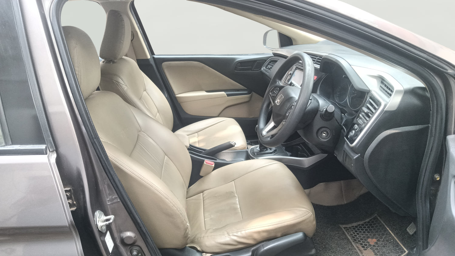 Used 2015 Honda City SV Petrol Manual interior RIGHT SIDE FRONT DOOR CABIN VIEW