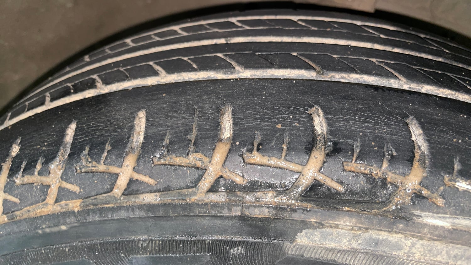 Used 2017 Maruti Suzuki Ciaz Zeta 1.4 AT Petrol Automatic tyres RIGHT FRONT TYRE TREAD VIEW