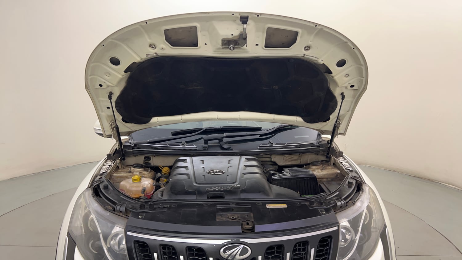 Used 2016 Mahindra XUV500 W10 AT Diesel Automatic engine ENGINE & BONNET OPEN FRONT VIEW