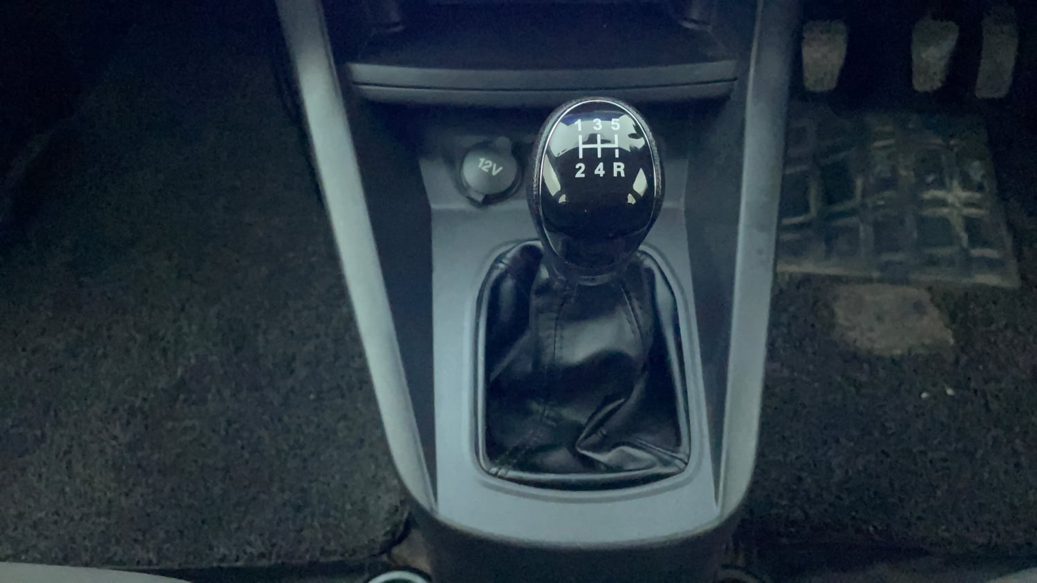 Used 2016 Ford Figo Trend 1.2 Ti-VCT Petrol Manual interior GEAR  KNOB VIEW