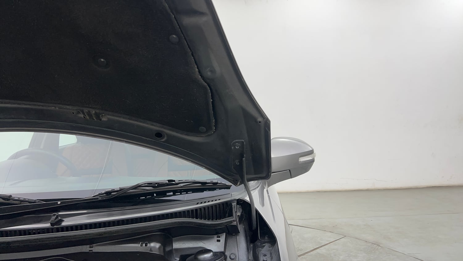 Used 2013 Maruti Suzuki Swift VXi Petrol Manual engine ENGINE LEFT SIDE HINGE & APRON VIEW