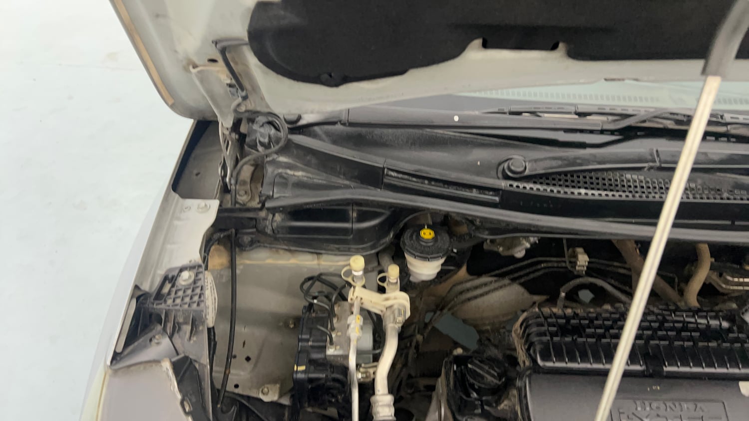 Used 2021 Honda WR-V VX MT Petrol Petrol Manual engine ENGINE RIGHT SIDE HINGE & APRON VIEW