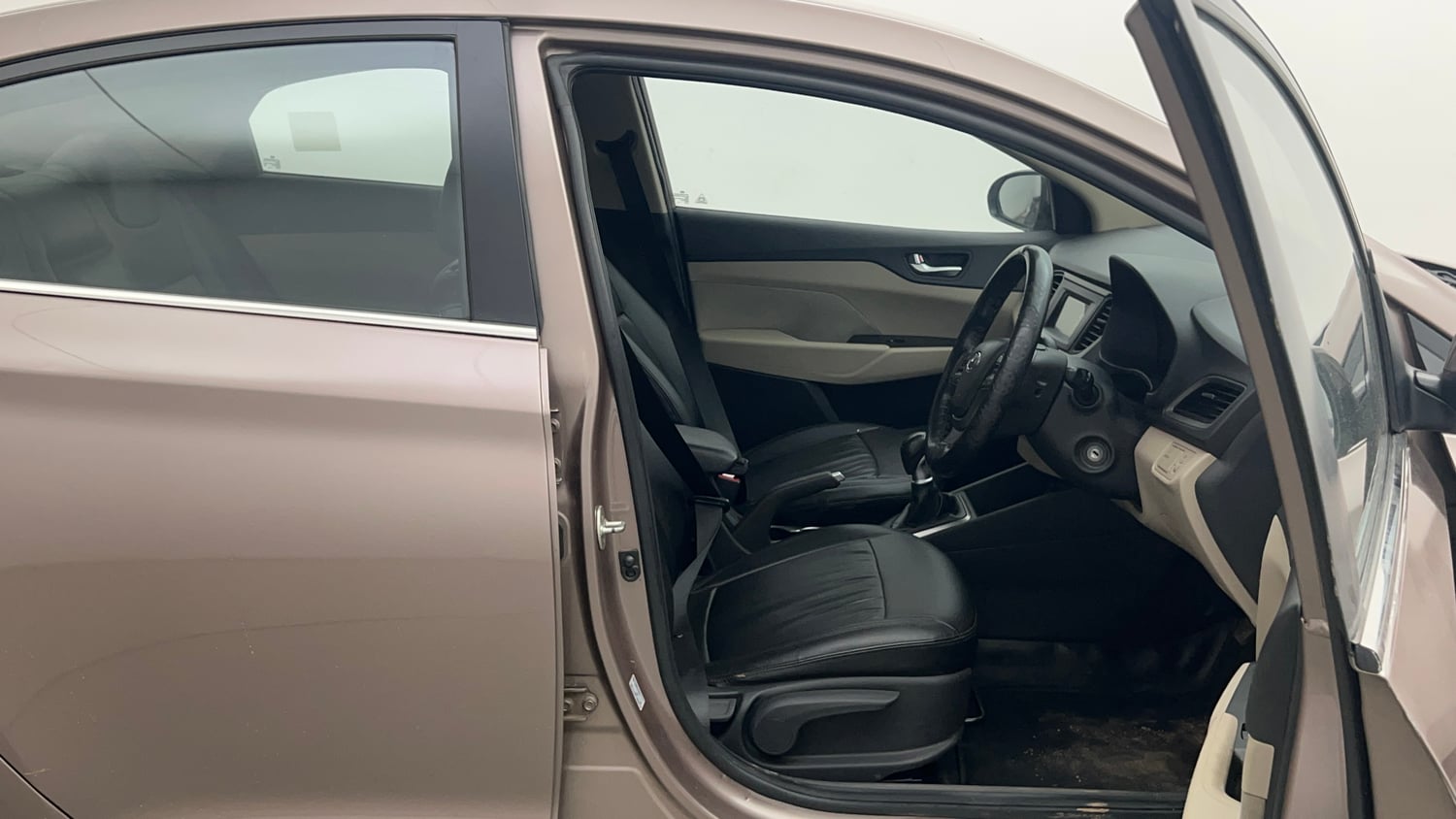 Used 2018 Hyundai Verna EX 1.4 VTVT Petrol Manual interior RIGHT SIDE FRONT DOOR CABIN VIEW