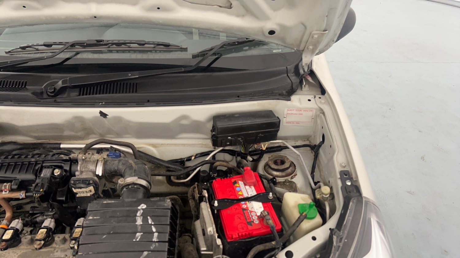 Used 2018 Maruti Suzuki Alto 800 VXi Petrol Manual engine ENGINE LEFT SIDE HINGE & APRON VIEW