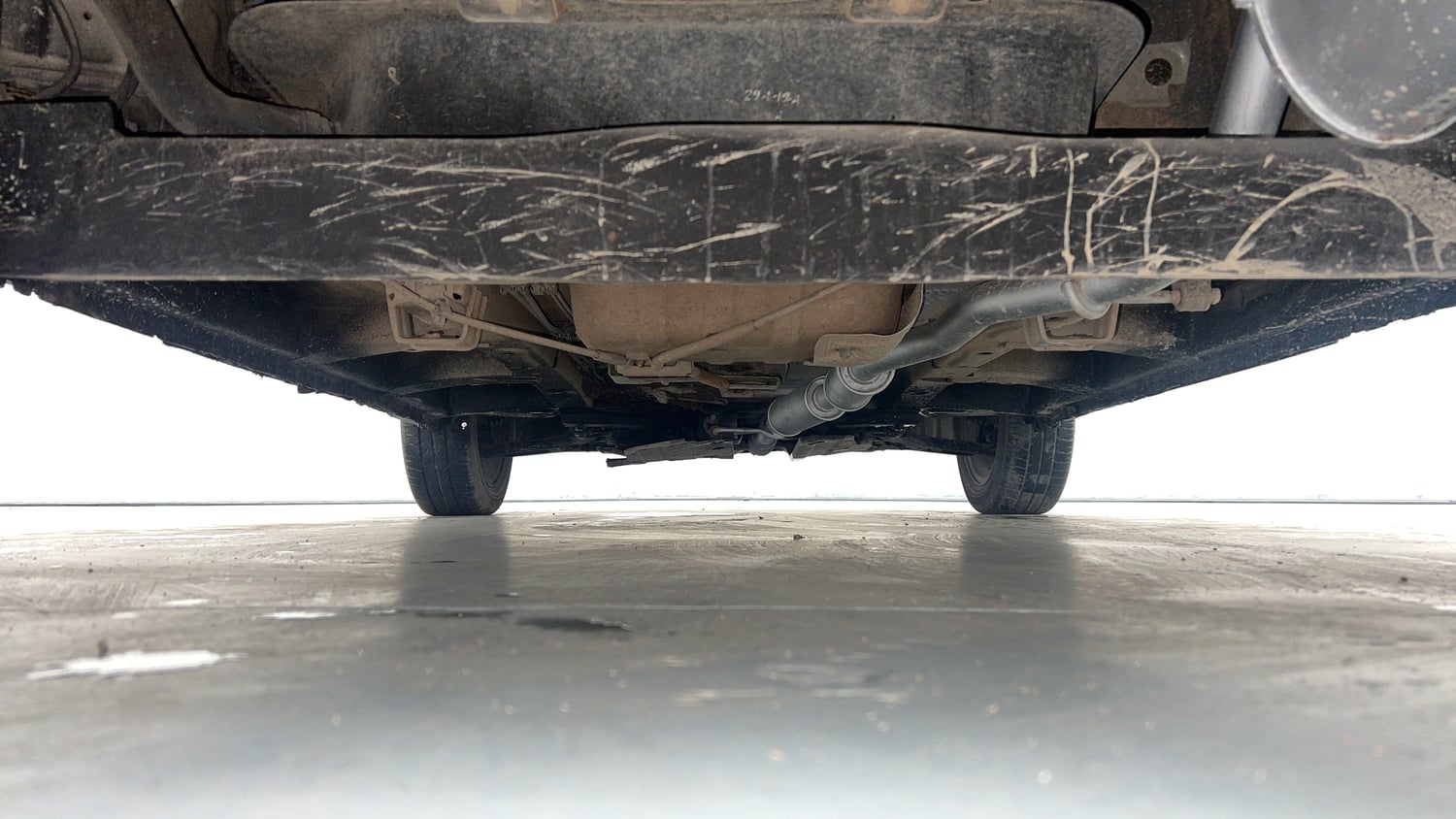 Used 2019 Mahindra KUV100 NXT K8 6 STR Petrol Manual extra REAR UNDERBODY VIEW (TAKEN FROM REAR)
