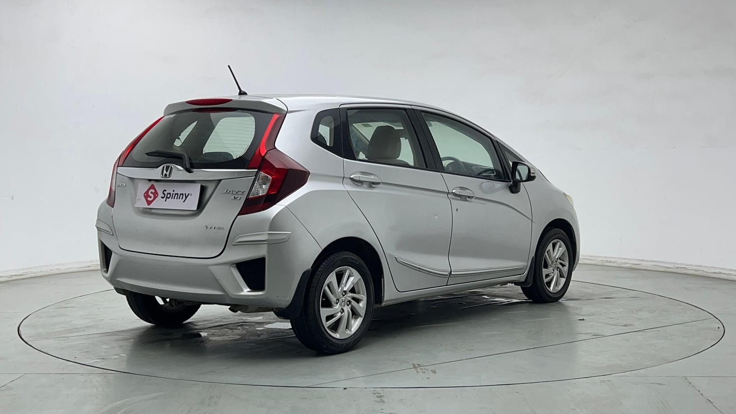 Used 2018 Honda Jazz V Petrol Petrol Manual exterior RIGHT REAR CORNER VIEW